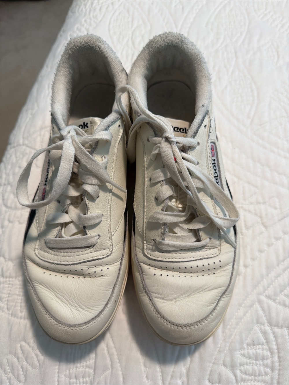Reebok sneaker size 7 - Picture 3 of 6